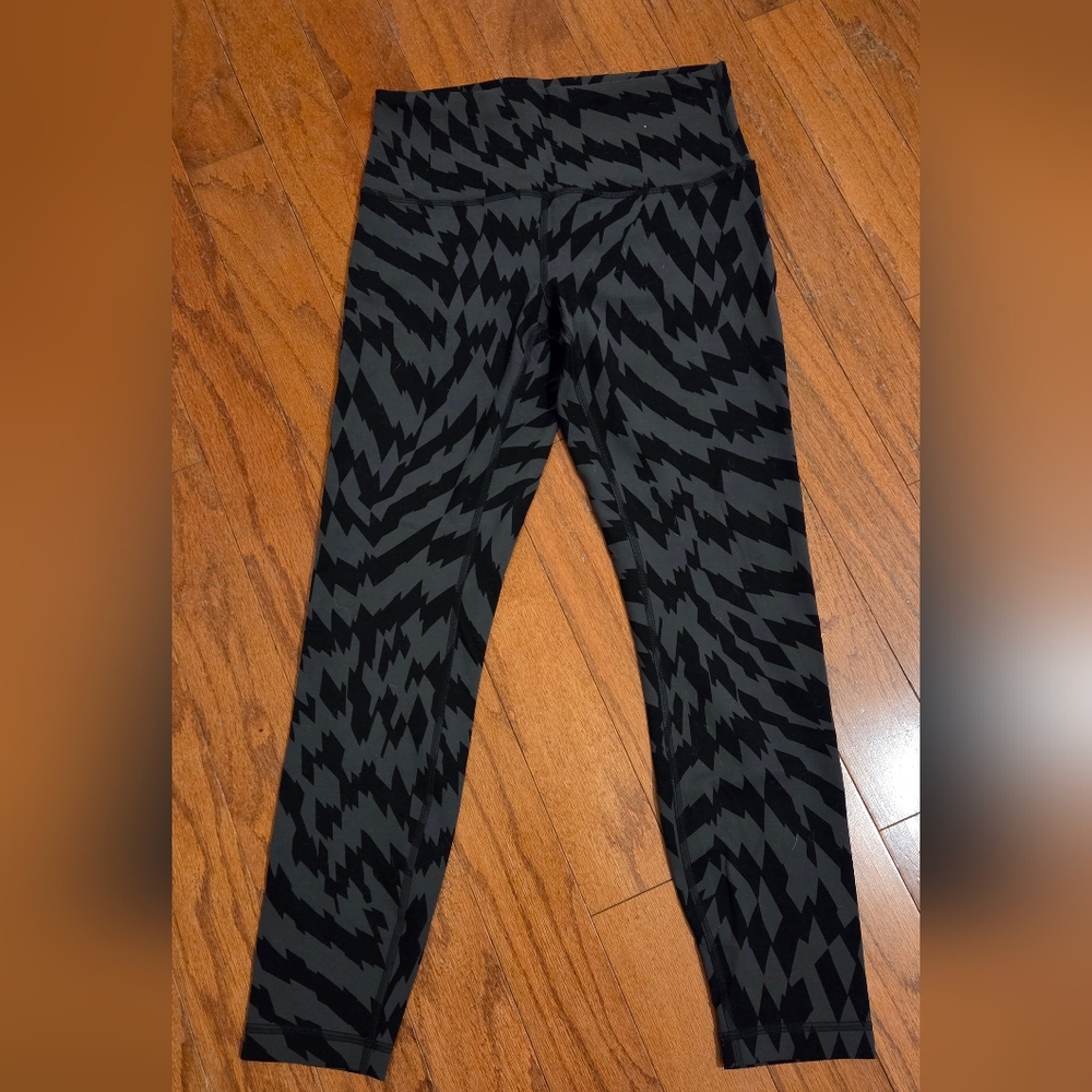 Lululemon Athletica Black and Gray Houndstooth Leggings